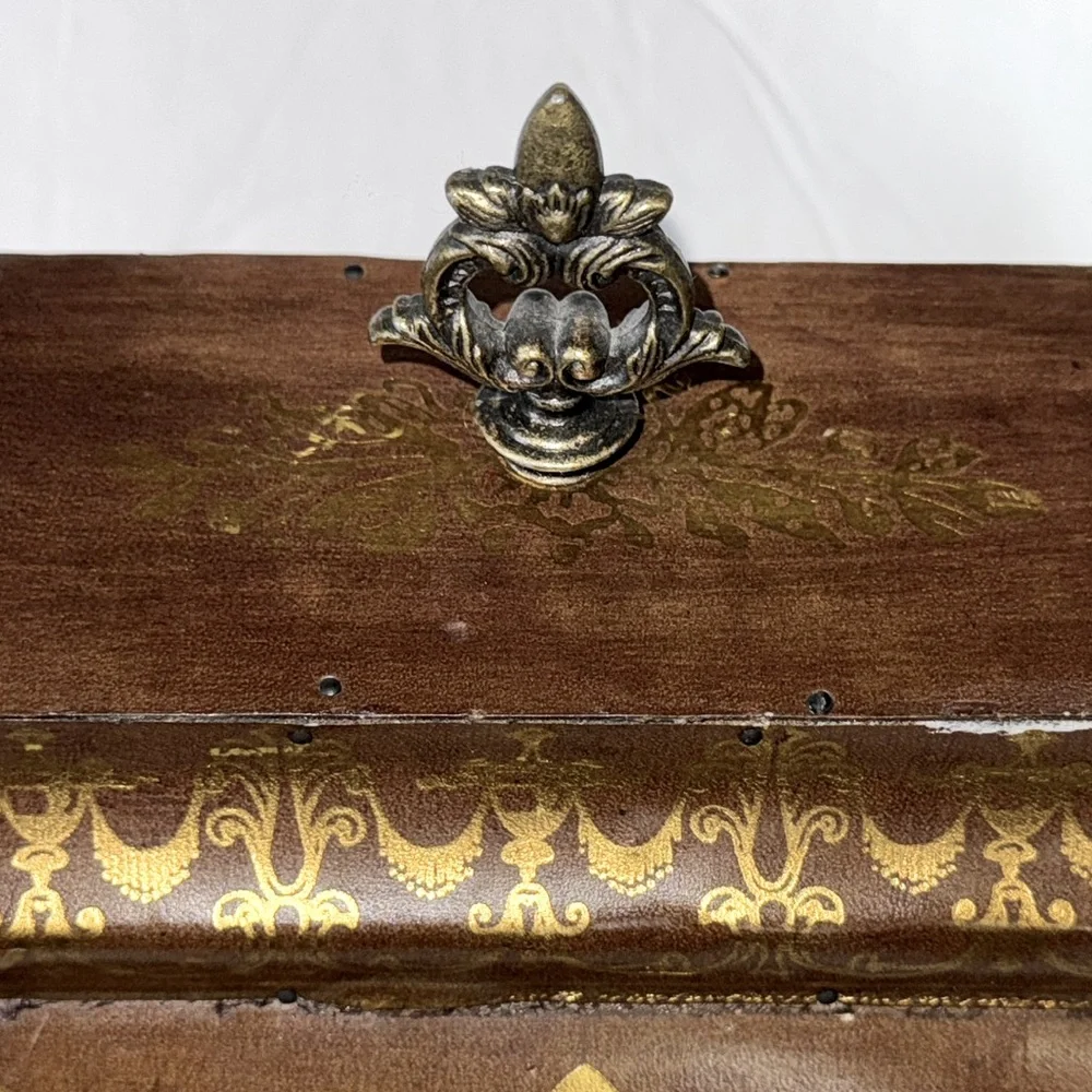Vintage Fleur De Lis Broach Box Jewelry Casket Storage Box French Louis Rococo